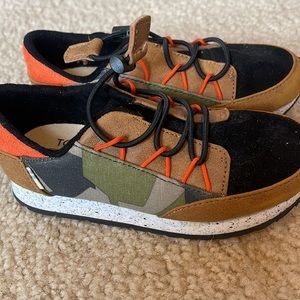 Toddler boys TOMS shoes